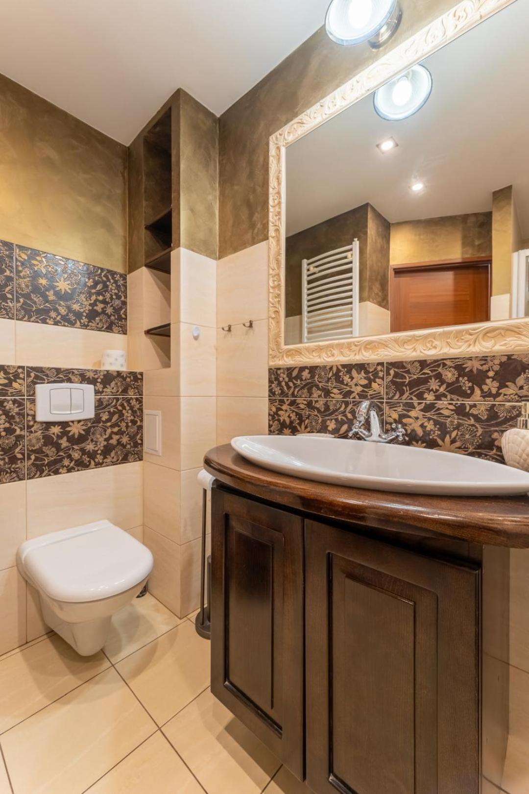 Apartament Ratuszlove - 2 Osobne Sypialnie, Z Widokiem Na Ratusz - By Spaceapart يلينيا غورا المظهر الخارجي الصورة